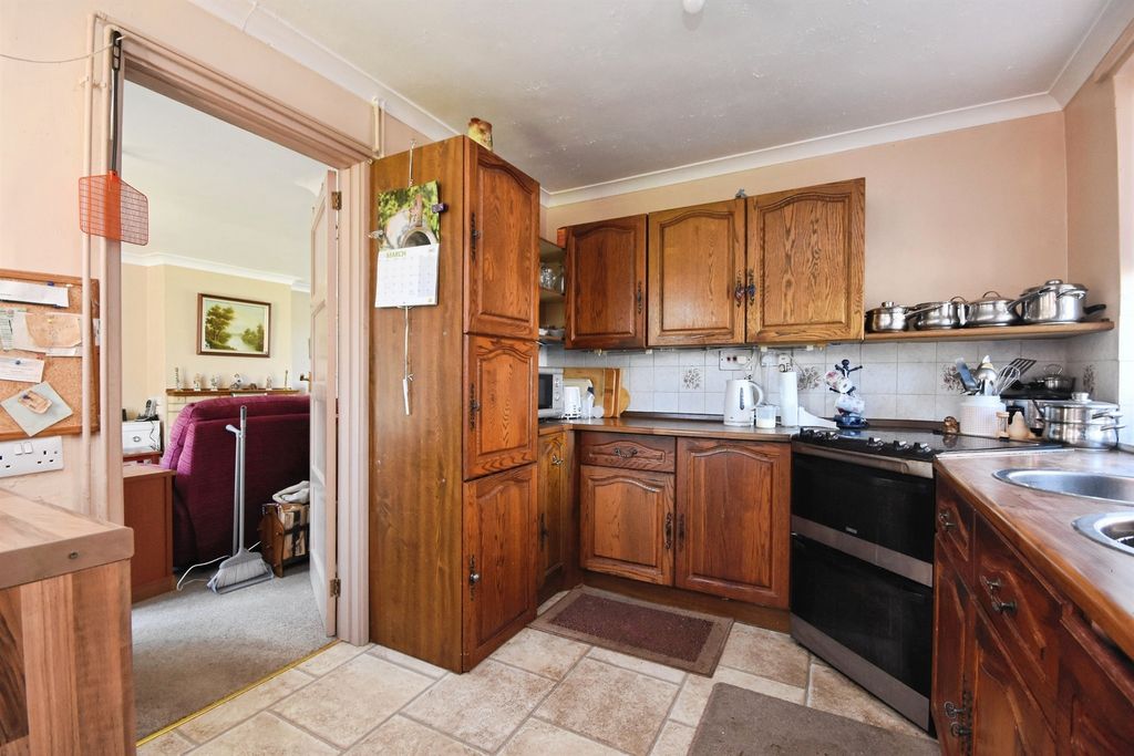 Property photo 2 of 20