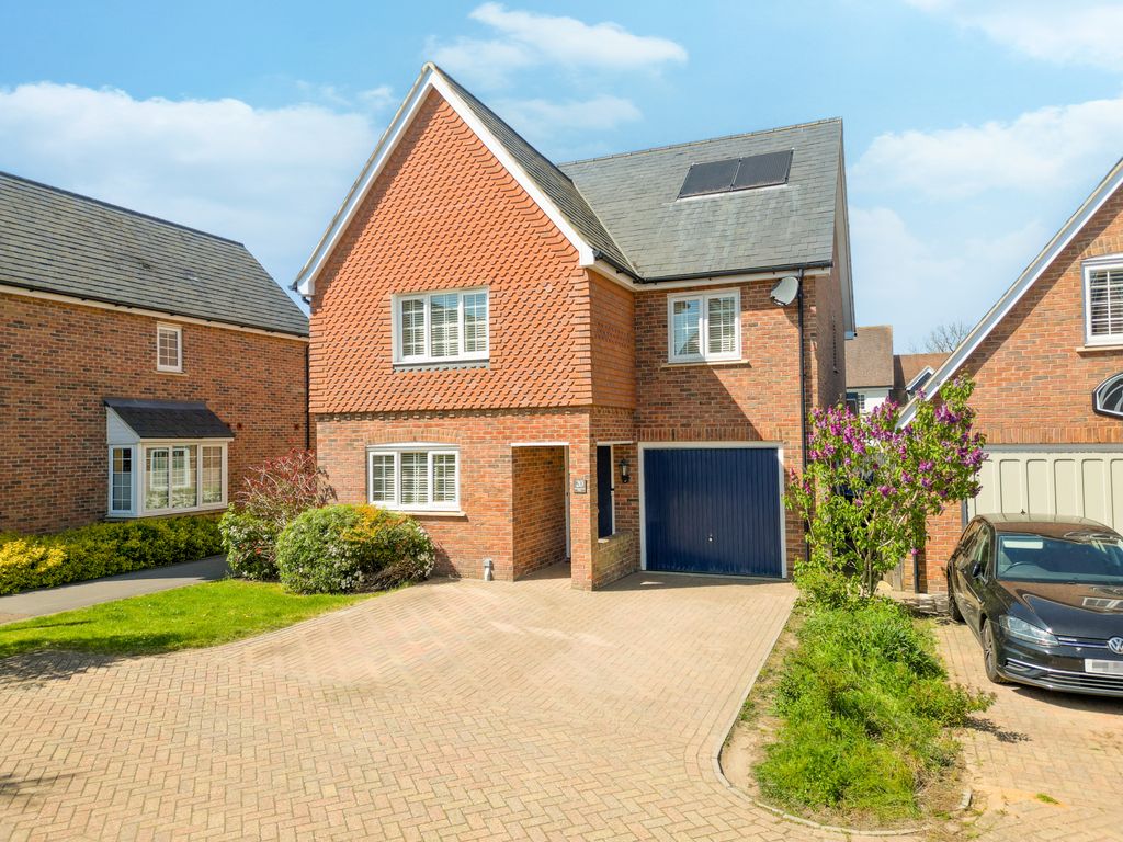 Property photo 1 of 25 Williamson Way, Pitstone