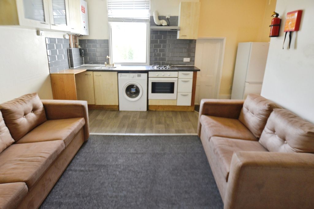 Property photo 3 of 8 Pbox-Img.Jpg