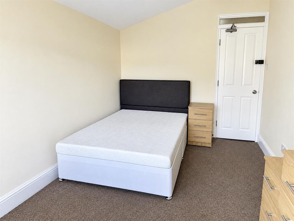 Property photo 1 of 7 Bedroom.Png