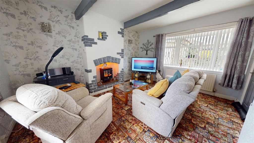 Property photo 2 of 11 Kitchen