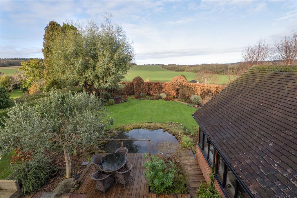 Property photo 2 of 38 The Street, Kingston, Canterbury