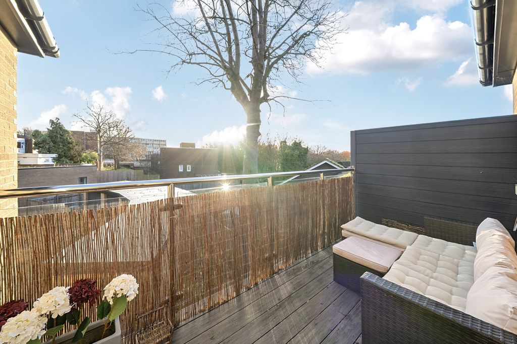 Property photo 3 of 20 1386376-5-693943B...