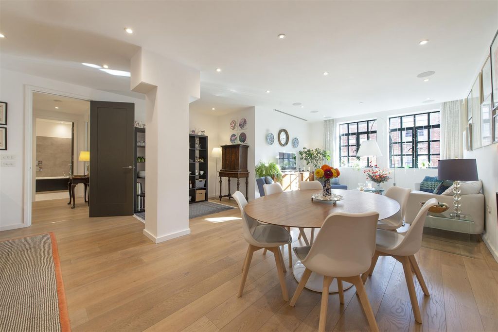 Property photo 1 of 18 52085 Hi Res (12).Jpg