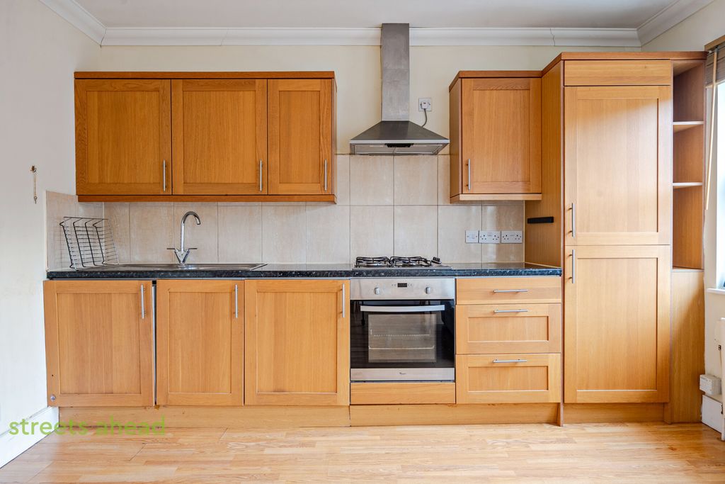 Property photo 3 of 12 5c6802Ef-c668-401...