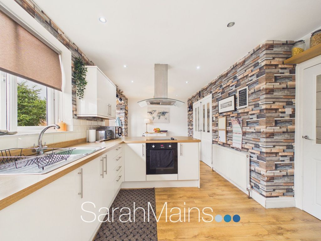 Property photo 2 of 15 Dining Kitchen