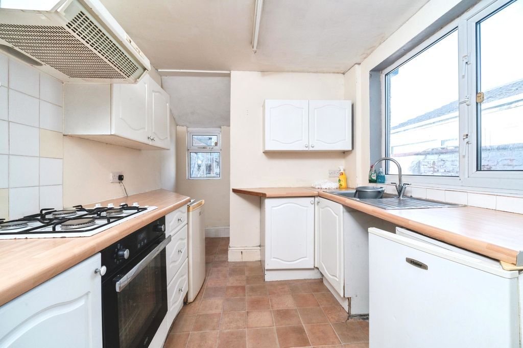 Property photo 2 of 17 Kitchen