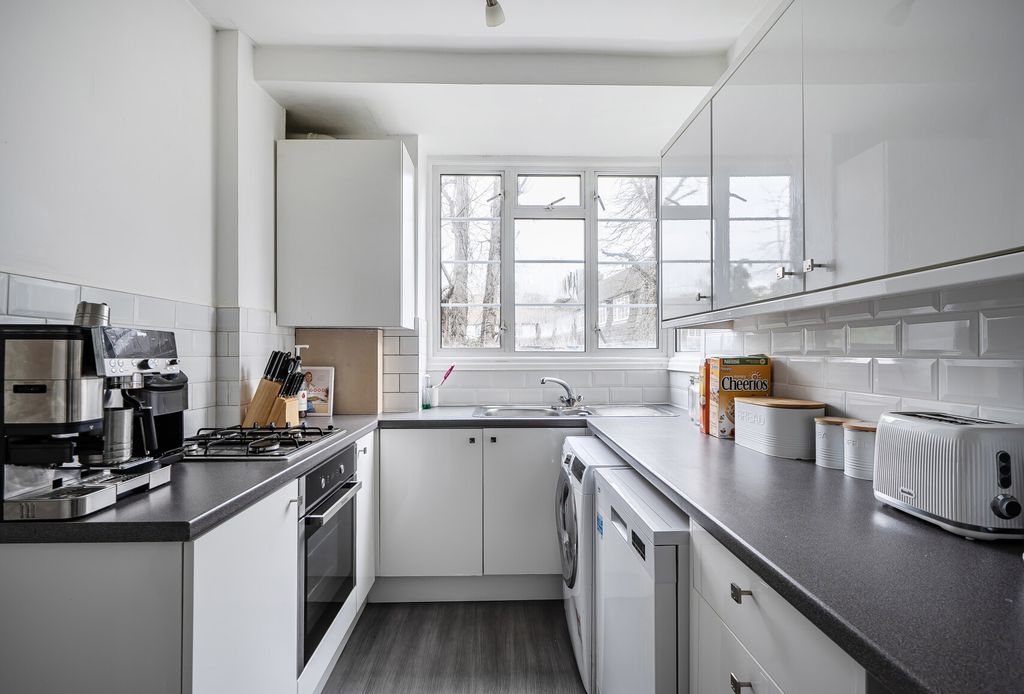 Property photo 3 of 13 1424392-7-69B2B28...