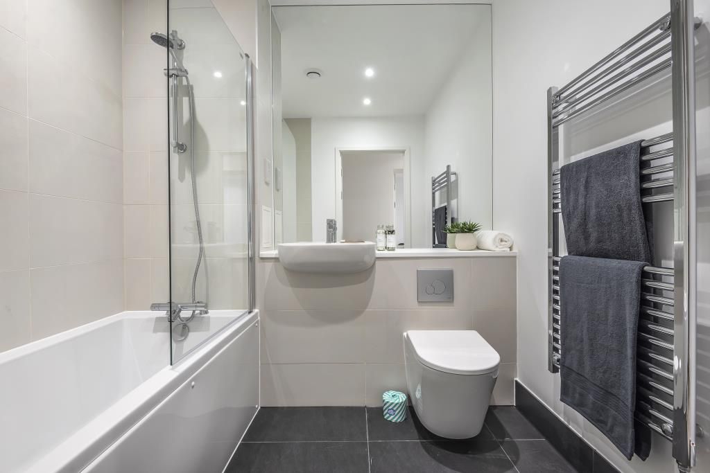 Property photo 3 of 9 Bathroom
