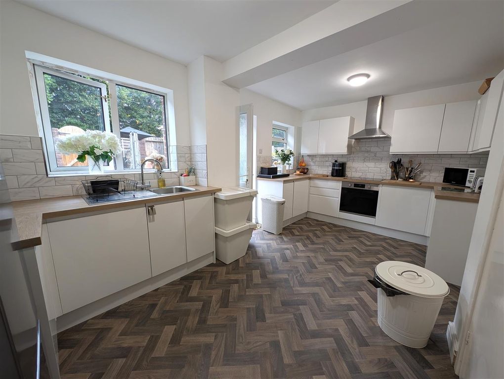 Property photo 1 of 12 Kitchen