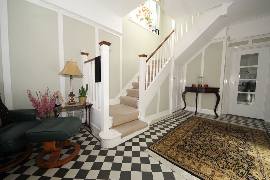 Property photo 2 of 19 Gallery
