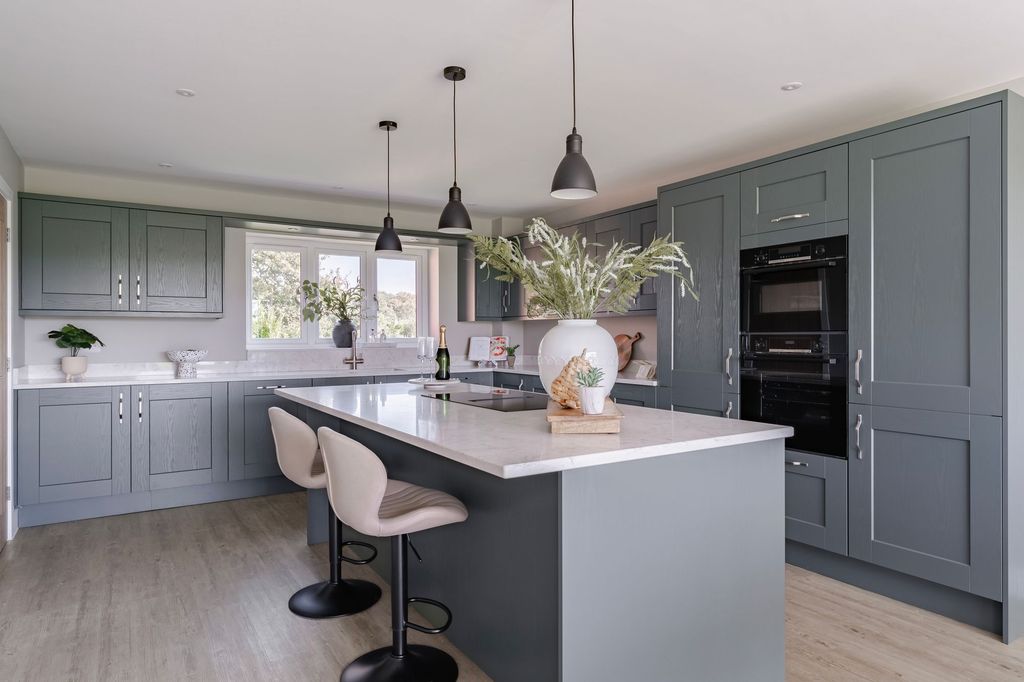 Property photo 3 of 32