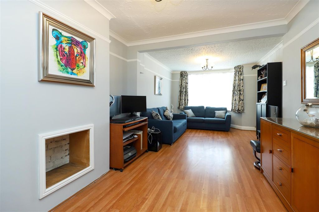 Property photo 3 of 11 Living Room