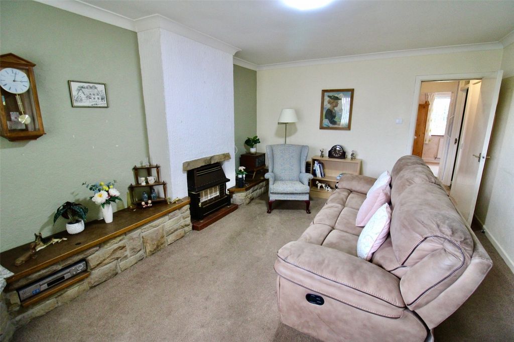 Property photo 2 of 17 Lounge