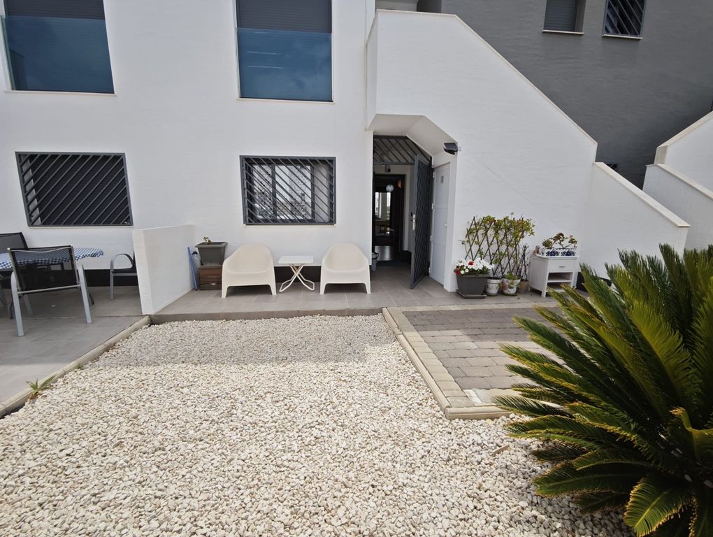 Property photo 2 of 28