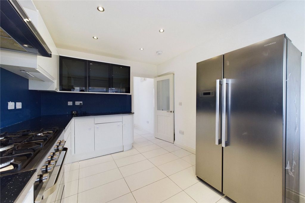 Property photo 3 of 14 Kitchen