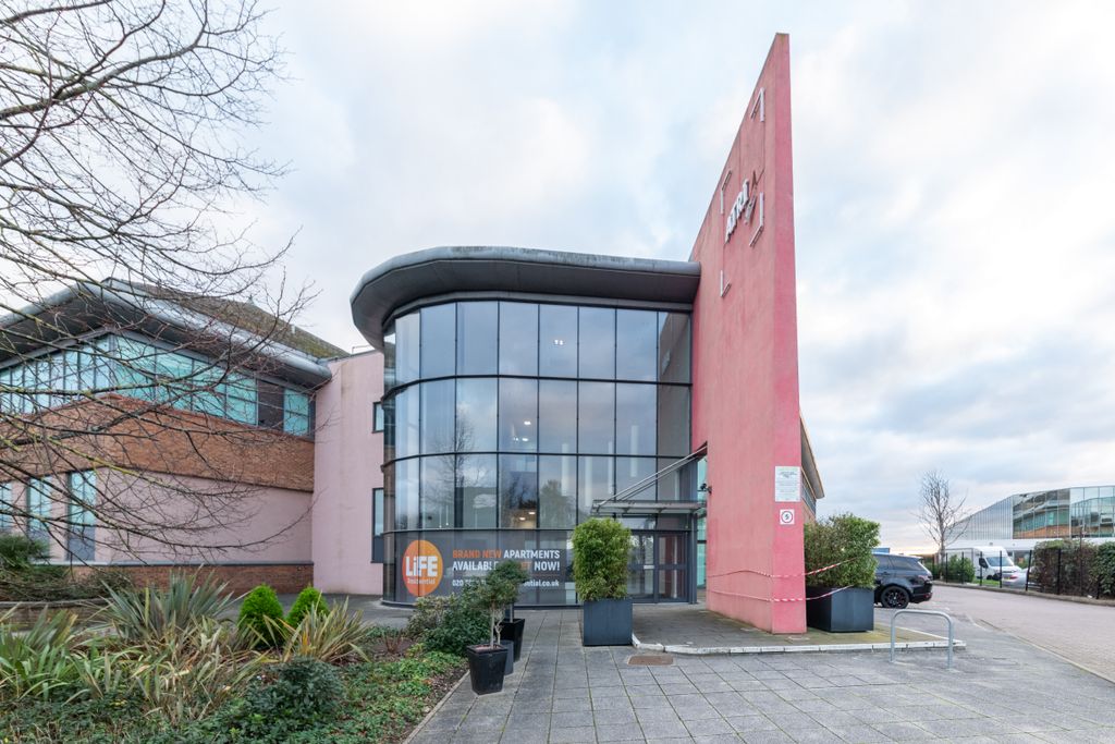 Property photo 1 of 18