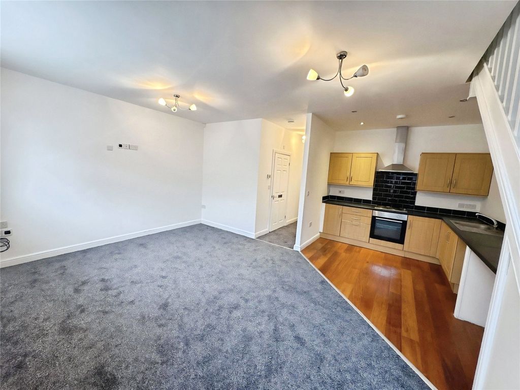 Property photo 2 of 9 Kitchen/ Lounge