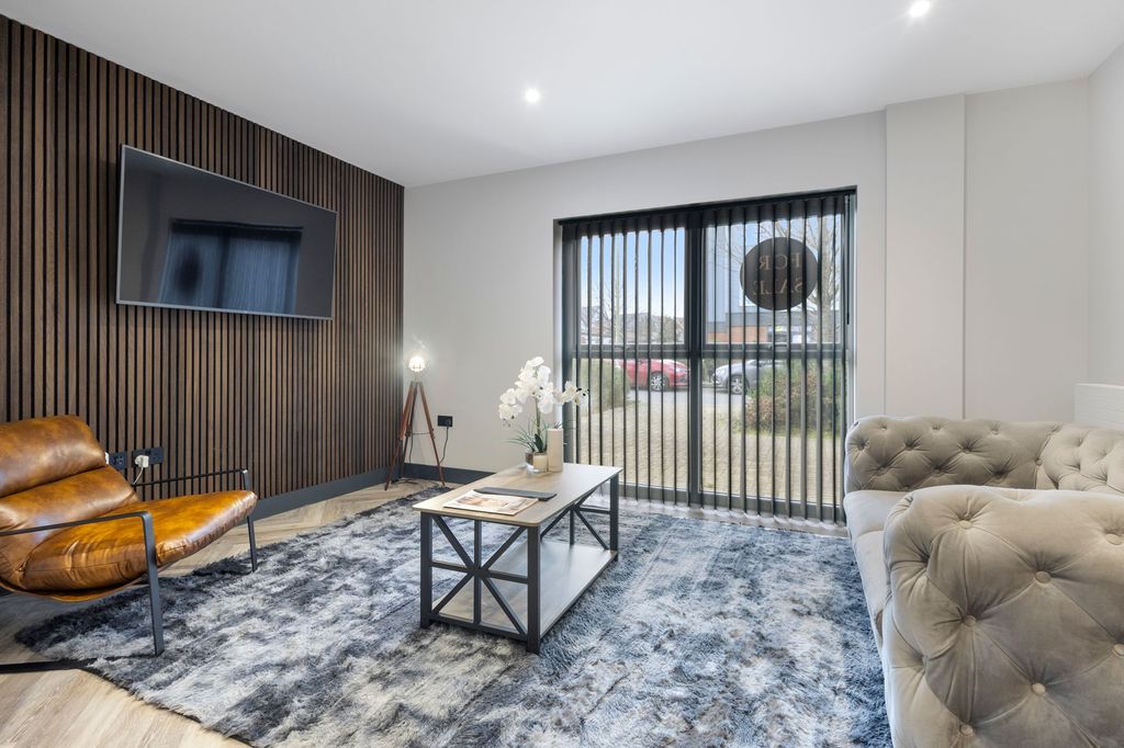 Property photo 2 of 9