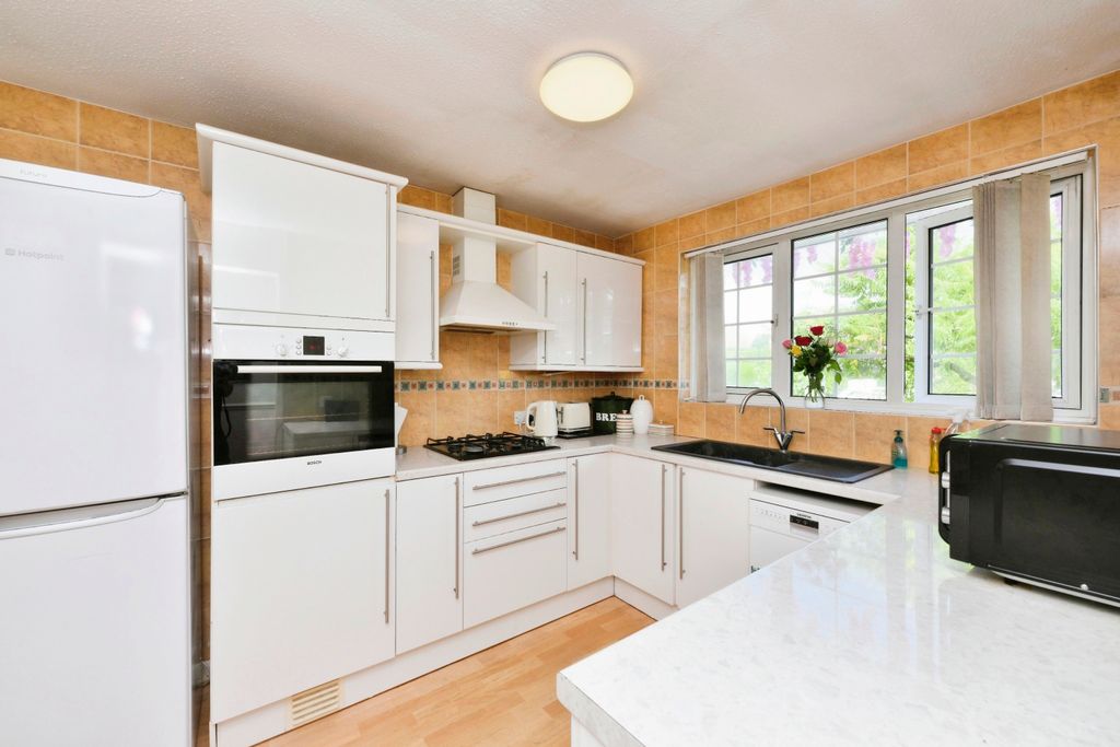 Property photo 3 of 14