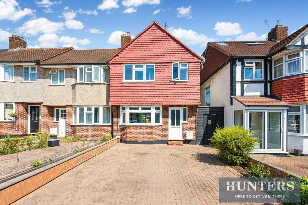Property photo 1 of 16 Risborough Drive, -56.Jpg