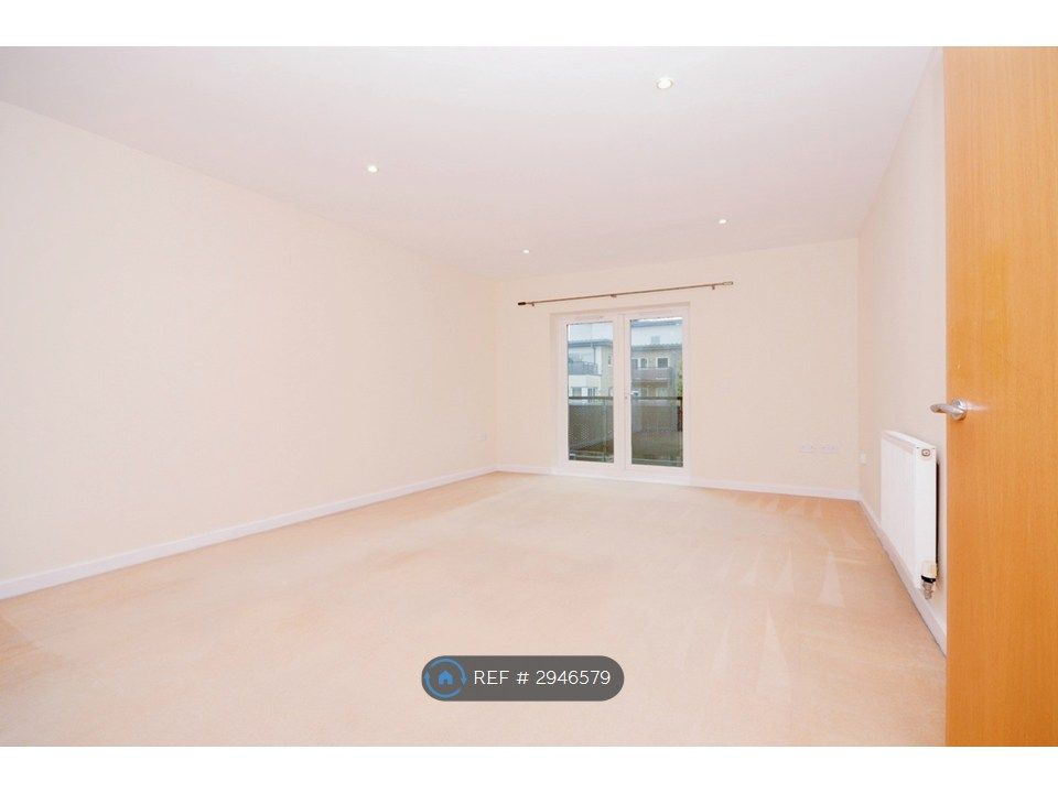 Property photo 1 of 19 Living Room