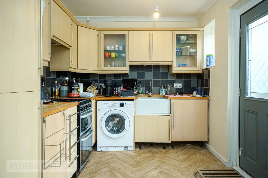 Property photo 3 of 15 Kitchen