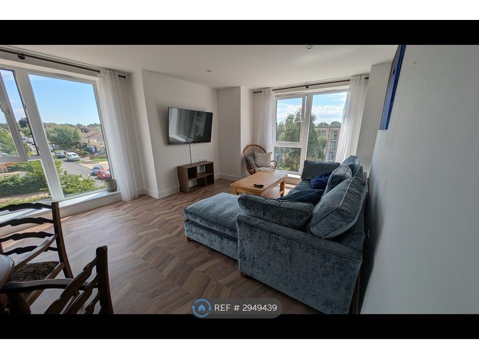 Property photo 2 of 28
