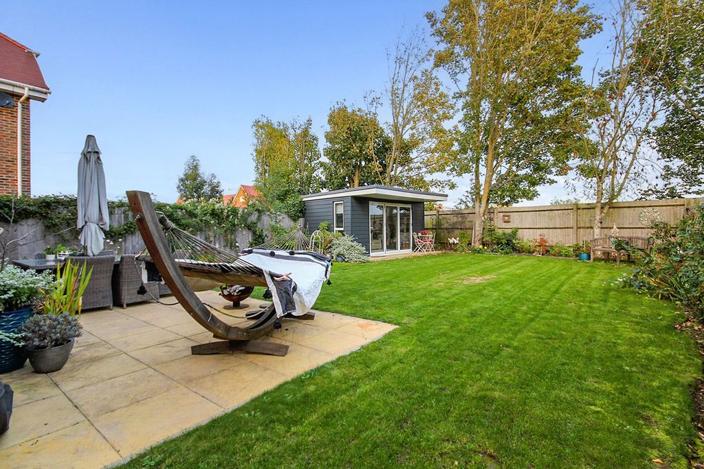 Property photo 3 of 20 Garden