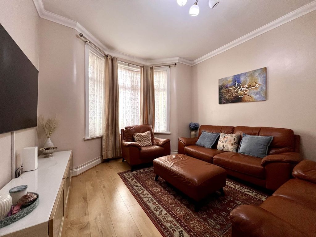 Property photo 2 of 27