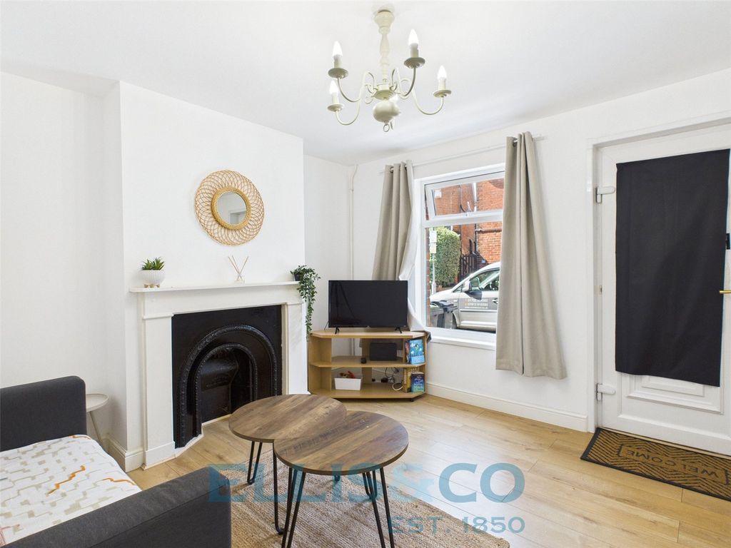 Property photo 2 of 11 Picture No. 12