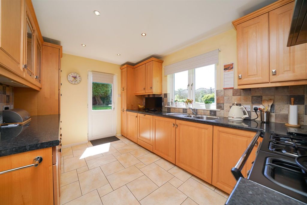 Property photo 3 of 25 Kitchen