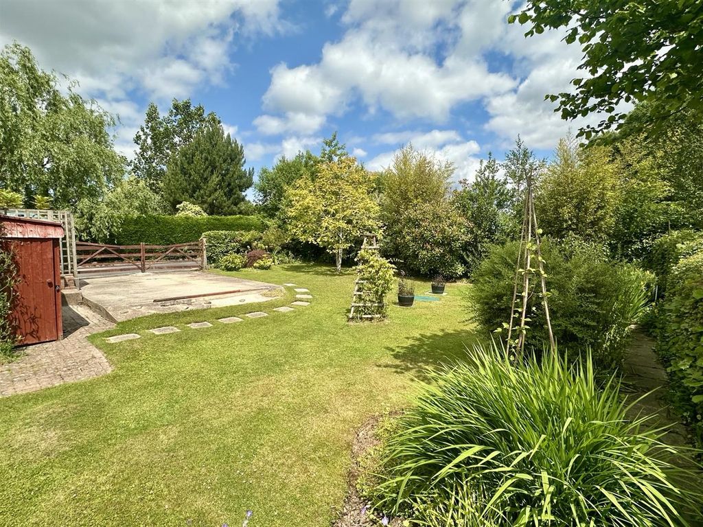 Property photo 2 of 31