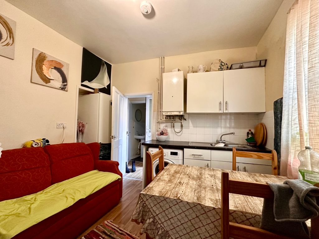Property photo 2 of 6