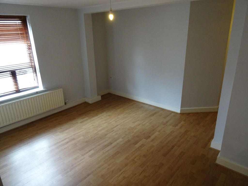 Property photo 3 of 7 Living Area