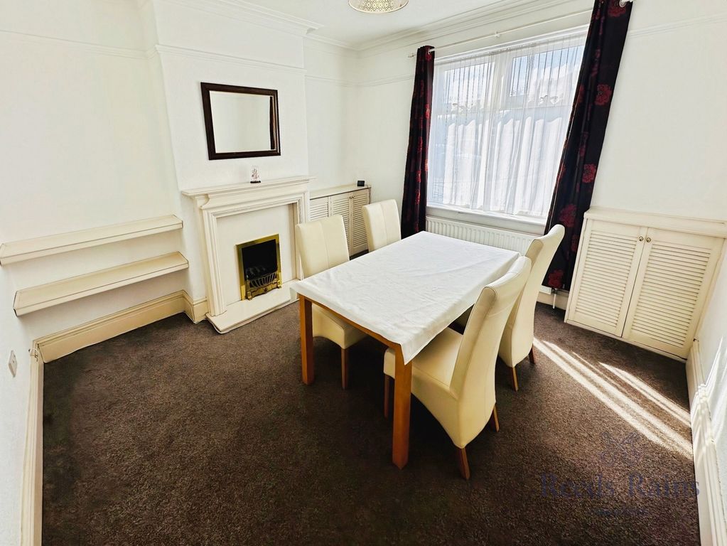 Property photo 3 of 10 Dining Room