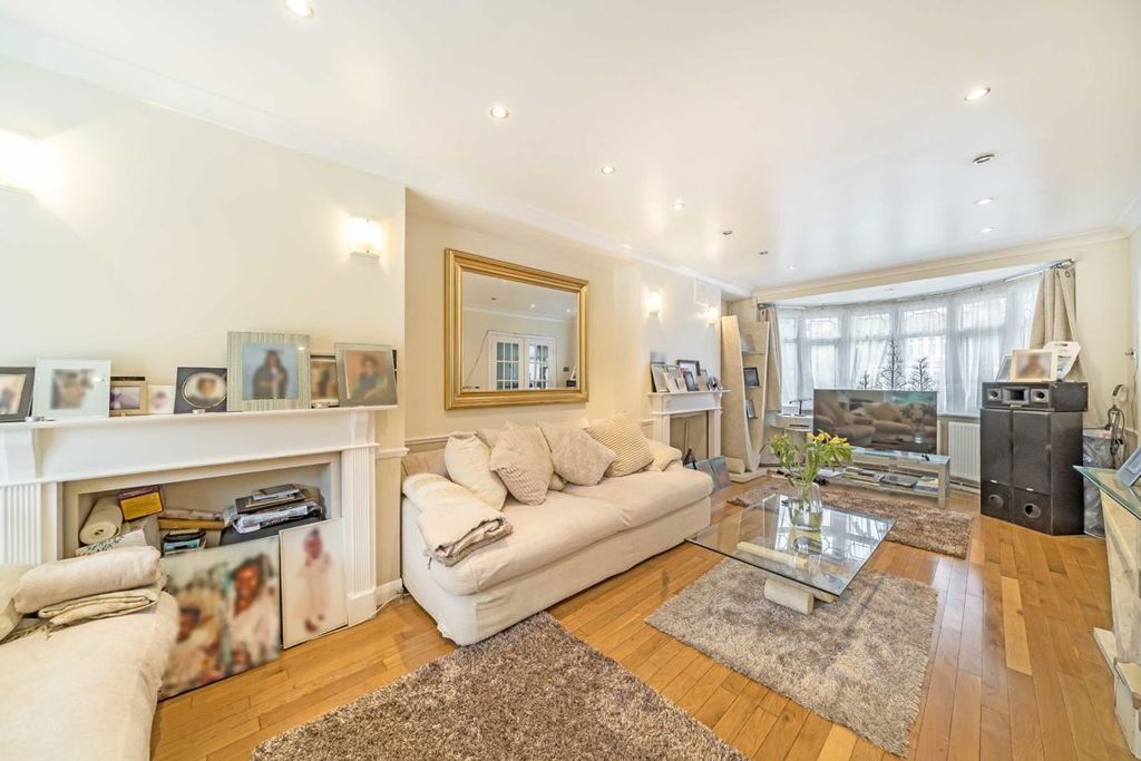 Property photo 2 of 8