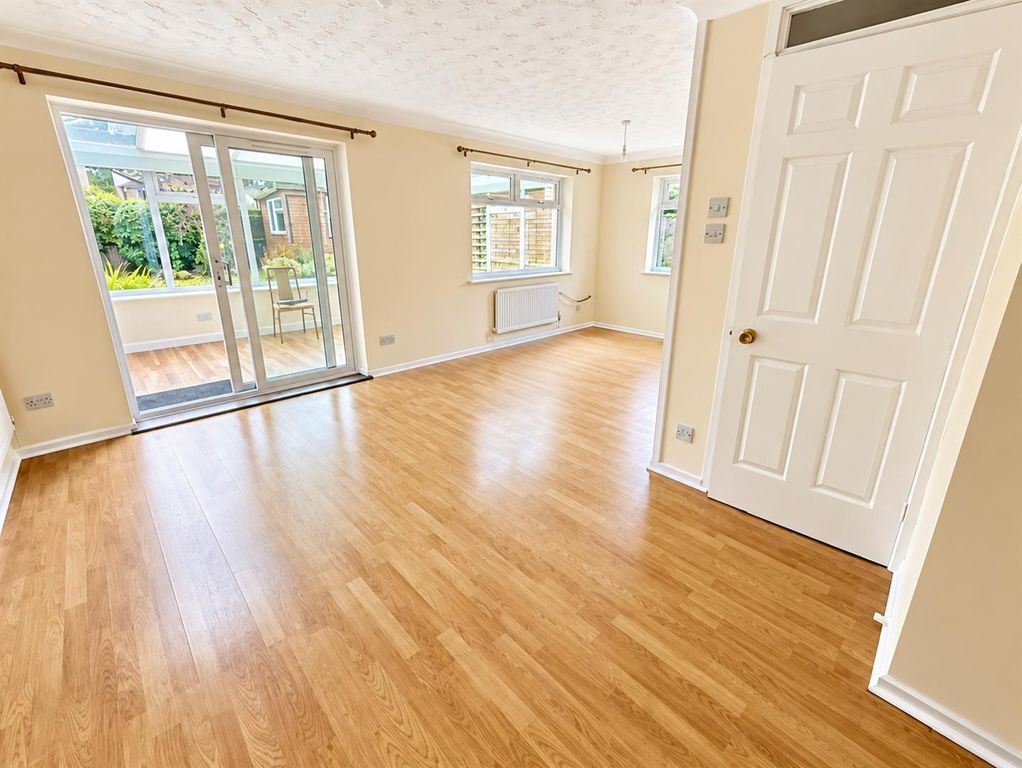 Property photo 2 of 14 Lounge
