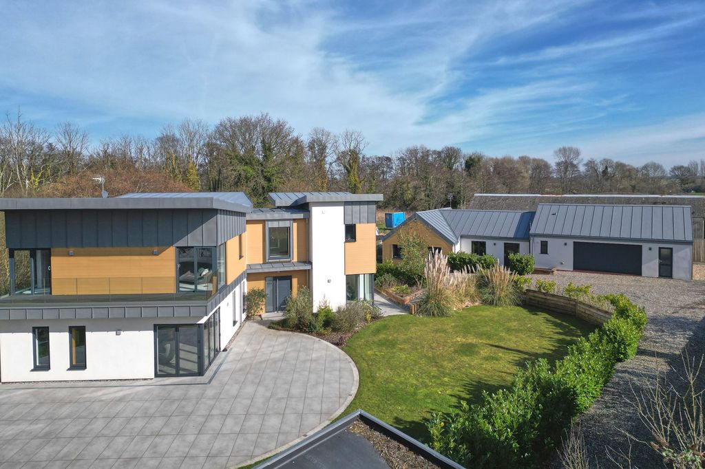 Property photo 3 of 57