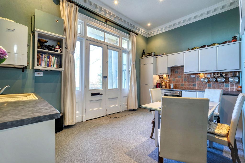 Property photo 3 of 31