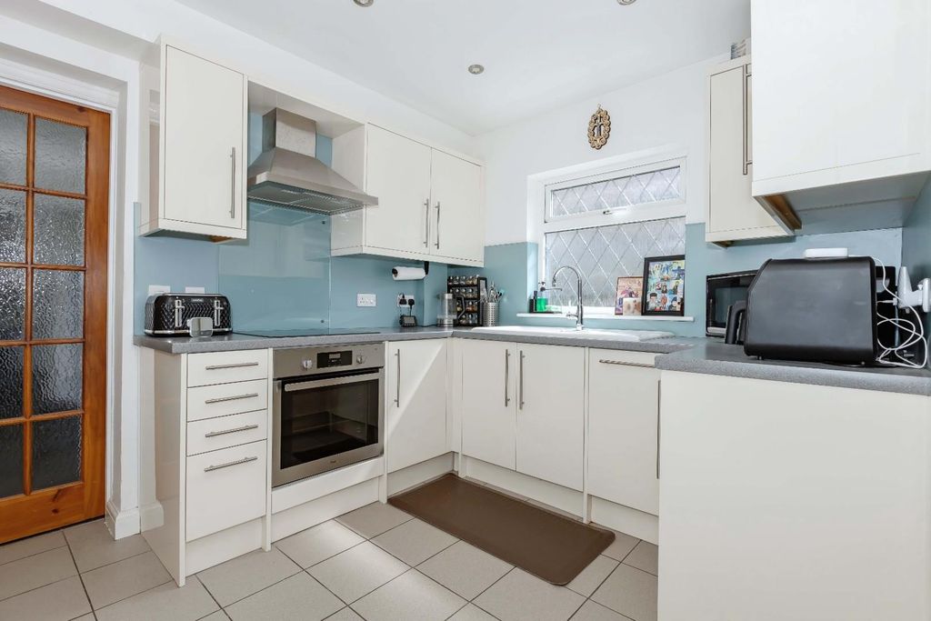 Property photo 3 of 17 Upper Brighton Rd_6.Jpg
