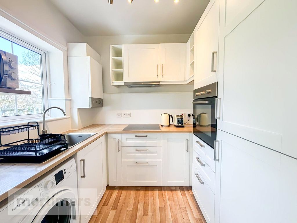Property photo 2 of 10 Kitchen