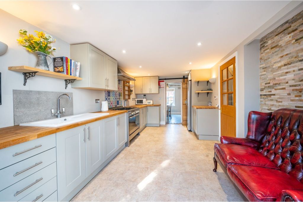 Property photo 1 of 31