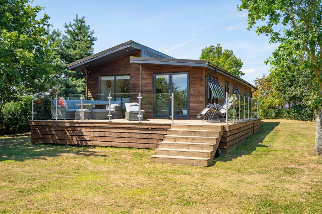 Property photo 1 of 20 Exterior