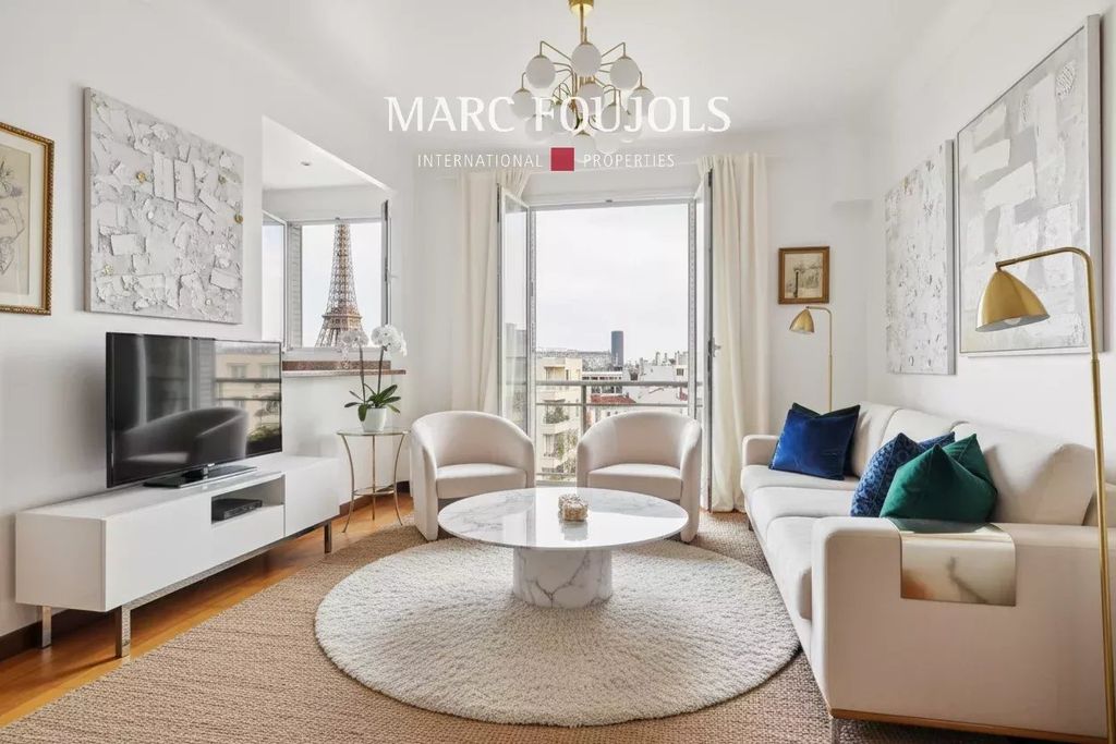 Property photo 1 of 16 Trocadero - Muette 2-Room Apartment With Eiffel Tower View - 6th Floor Balcony