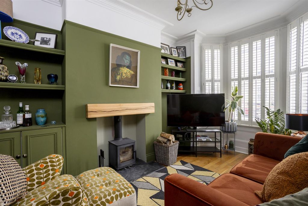 Property photo 2 of 32 56_Russell_Street_1.Jpg