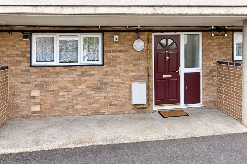 Property photo 1 of 12 2 Bed Flat In Woking