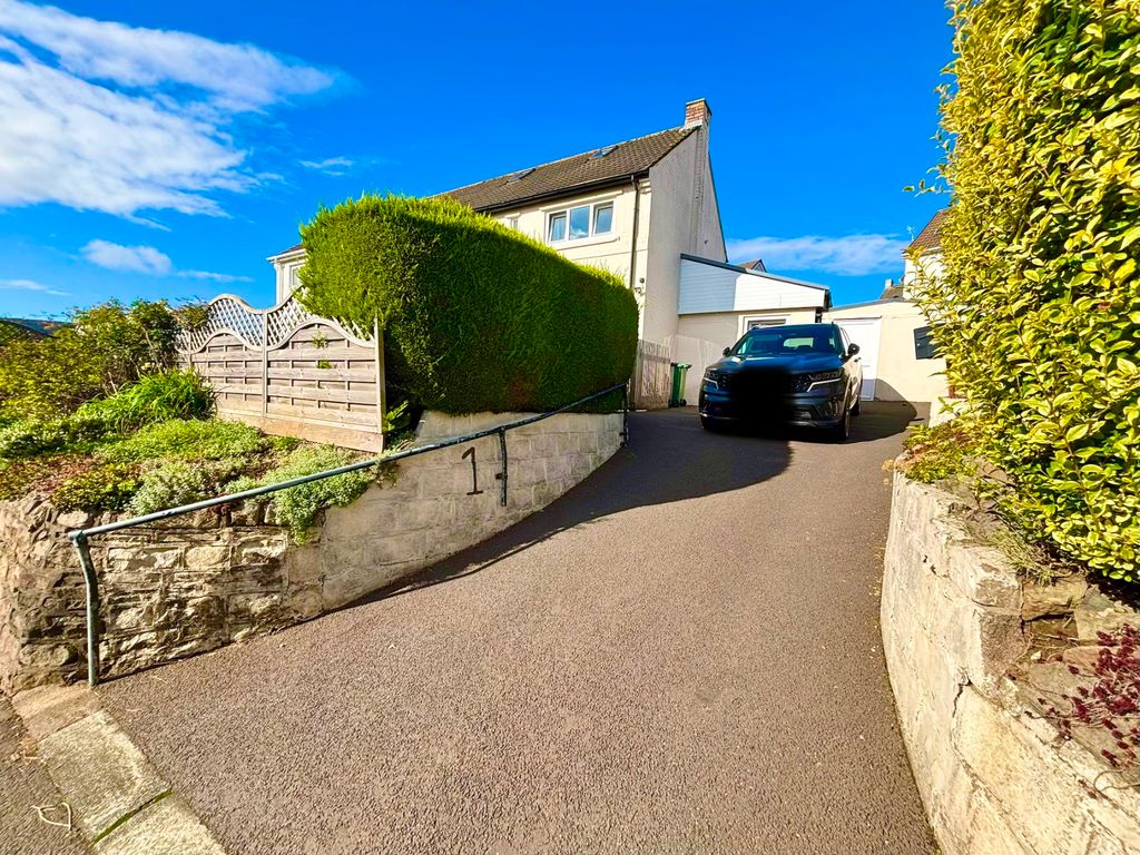 Property photo 2 of 37