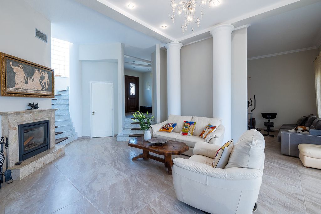 Property photo 3 of 30