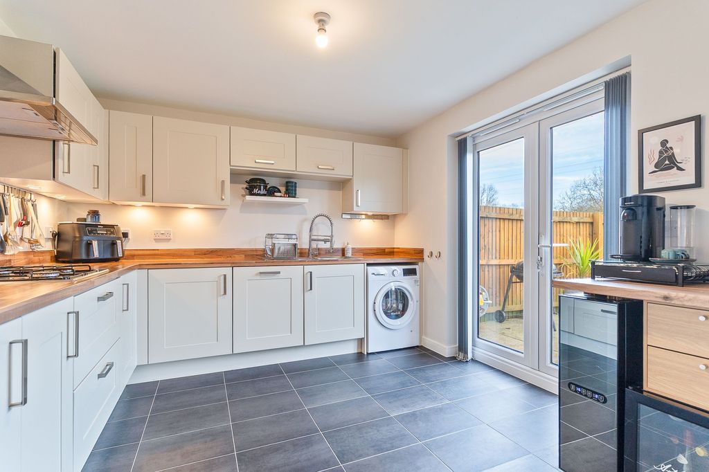 Property photo 3 of 23